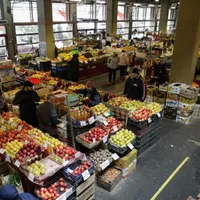 Jurnalistă britanică, uimită de abundența de legume din Piața Obor - Foto: INQUAM Photos/ Octav Ganea
