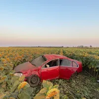 O mașină condusă de un bărbat băut și fără permis s-a răsturnat pe un câmp. O persoană a murit - Foto: News.ro