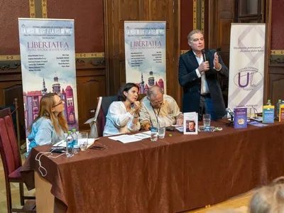 Adrian Cioroianu, cu Adam Michnik, la Festivalul de Literatură de la Timișoara. Foto Foto Eduard Vasilică