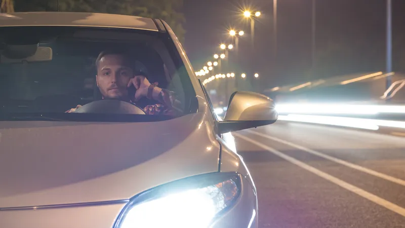 Atenție, șoferi! Dați flash-uri în trafic, riscați 600 lei amendă. Puteți rămâne și fără permis - Foto: Freepik (Imagine cu rol ilustrativ)