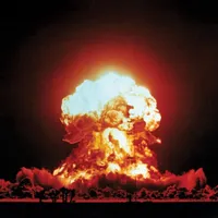 DEȘERTUL ÎNFLOREȘTE Imagine a exploziei nucleare cu numele de cod Badger, în zona de testare Nevada, în aprilie 1953, aproape la o decadă după testul Trinity
