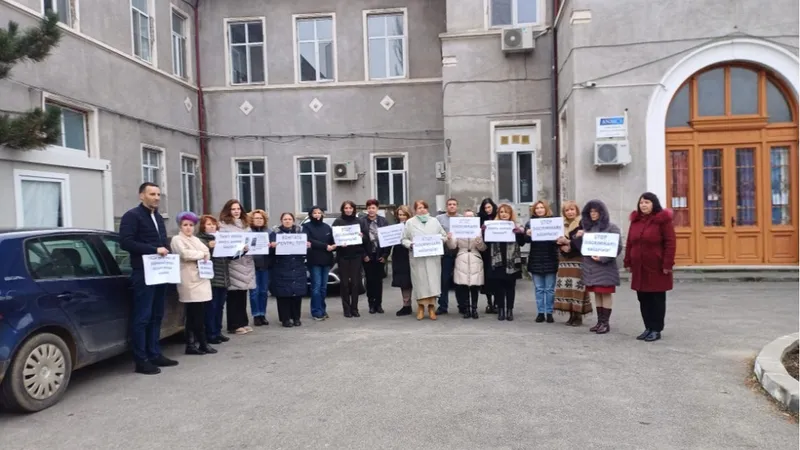 Sindicaliștii TESA din Sănătate ies în stradă. Vor salarii mai mari cu 25%. Cât câștigă o infirmieră - Foto: Facebook/Uniunea Tesa din Sanatate - Imagine cu rol ilustrativ