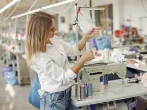 Probleme în industria textilă. Un cunoscut brand a dat faliment. Firma are datorii de 1.300.000 € - Foto: freepik (rol ilustrativ)