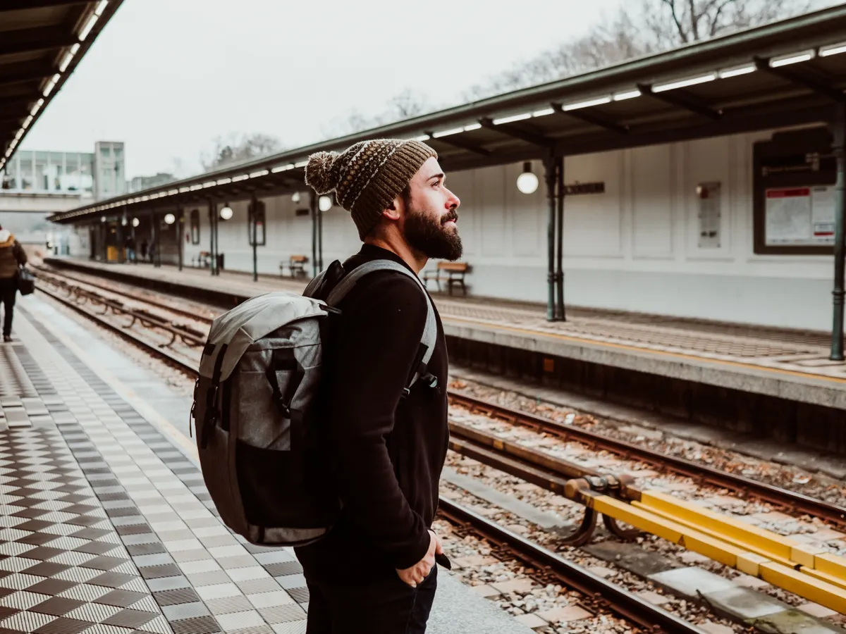 Circulația trenurilor, grav afectată. CFR a anunțat că au fost distrugeri ale instalațiilor feroviare - Foto: Freepik (Imagine cu rol ilustrativ)