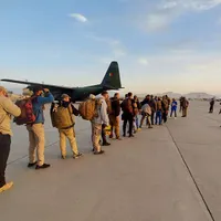 Afganii care au colaborat cu militarii români, dar și alte categorii, vor fi aduși în România (CSAT)/FOTO: Facebook/MApN
