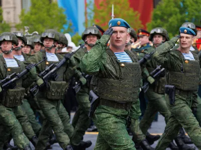 Armata de 500.000 soldați a lui Putin sperie Europa. NU se vor întoarce la vatră pentru 100$/lună