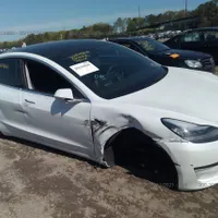 Tesla dă vina pe șoferi pentru probleme de fabricație: sar roțile, se rup planetarele - Foto: reuters.com