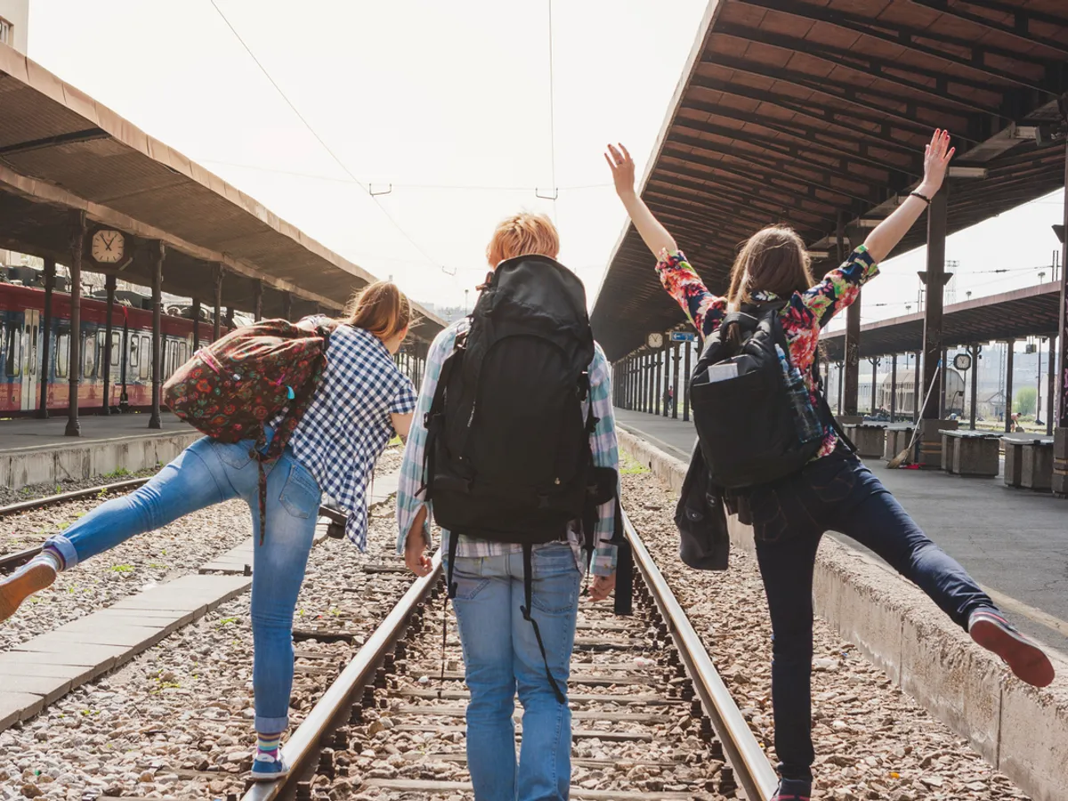 Vacanță cu trenul CFR la munte ori la mare? Chiar la 10 lei motorina și benzina e mai ieftin cu mașina