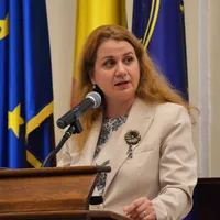 Ministerul Educației reacționează după reacțiile de la SNSPA. Ce spune ministrul Ligia Deca - Foto: Facebook/ Ligia Deca