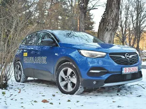 34.000 €   costă un Opel Grandland X 2.0 Turbo D AT8 Ultimate, cu parbriz panoramic și trapă electrică, TVA inclusă