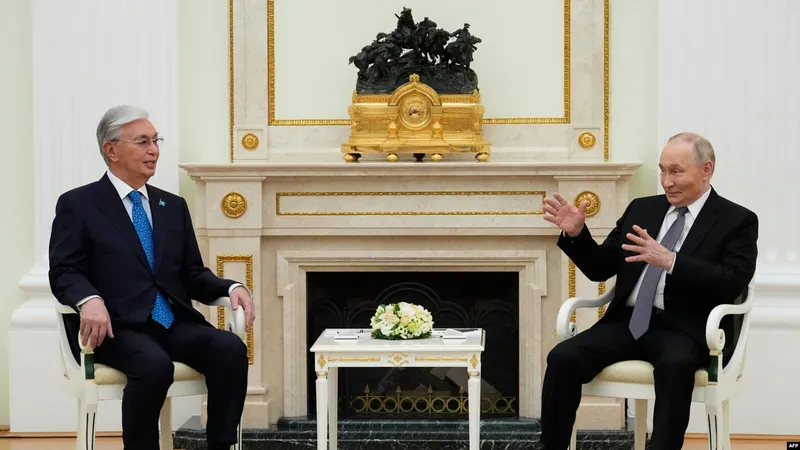 Președintele Kazahstanului, Kasîm Tokaev, și cel al Federației Ruse, Vladimir Putin. Sursă foto: kremlin.ru