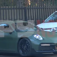 Fiul unui fost ministru de Finanțe condamnat la pușcărie pentru mită are Porsche de 250.000 € - Foto: captură video Spynews.ro