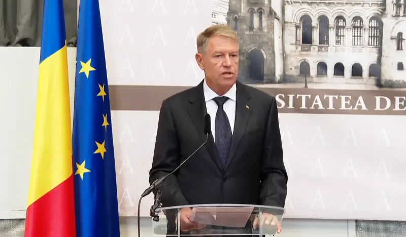 Iohannis pune piciorul în prag:  „Toleranță zero în privința plagiatului” - FOTO: Facebook/Klaus Iohannis