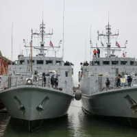 VIDEO Marea Britanie trimite 2 nave în Marea Neagră, unde Rusia a mobilizat zeci de drone. Ce atacă - Foto: Twitter