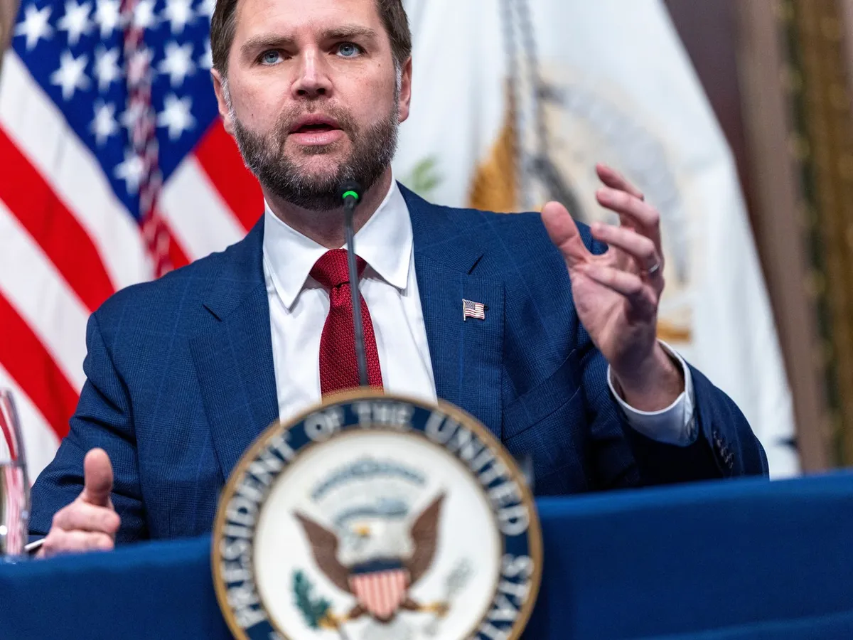 Vicepreședintele JD Vance, fascinat de OZN-uri. „Mă obsedează. Mă gândesc că sunt demoni”