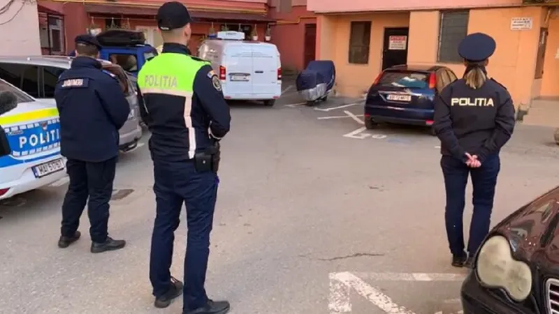 Poliția, în fața blocului un de s-a produs tragedia Foto: Captură stirileprotv.ro