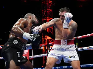 Boxerul ucrainean Oleksandr Usyk, campion absolut la categoria grea. L-a făcut KO pe Dubois - Foto: Profimedia Images