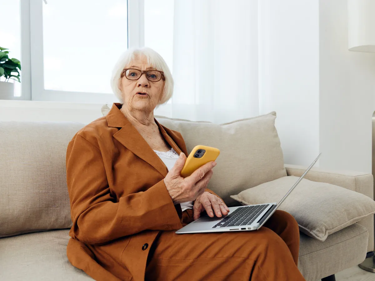 Utilizatorii amână înlocuirea telefoanelor, a laptop-urilor şi a altor gadget-uri - Foto: Freepik (imagine cu rol ilustrativ)