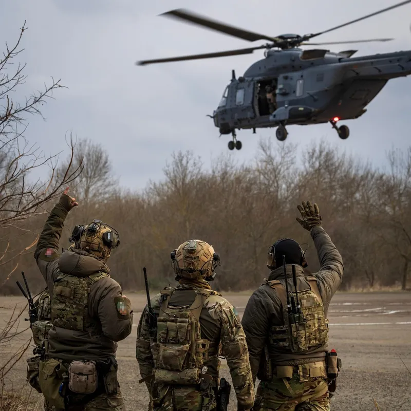 Militari rom&acirc;ni