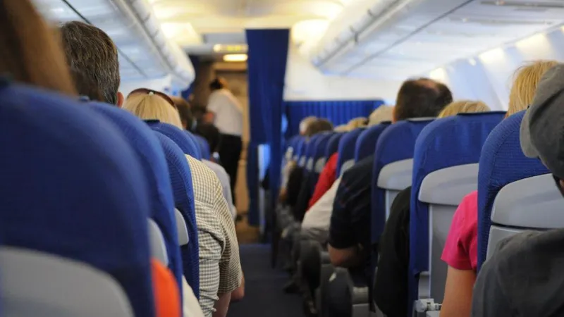 Pățania unui bărbat într-un avion - Foto: Shutterstock (preluare B1TV)