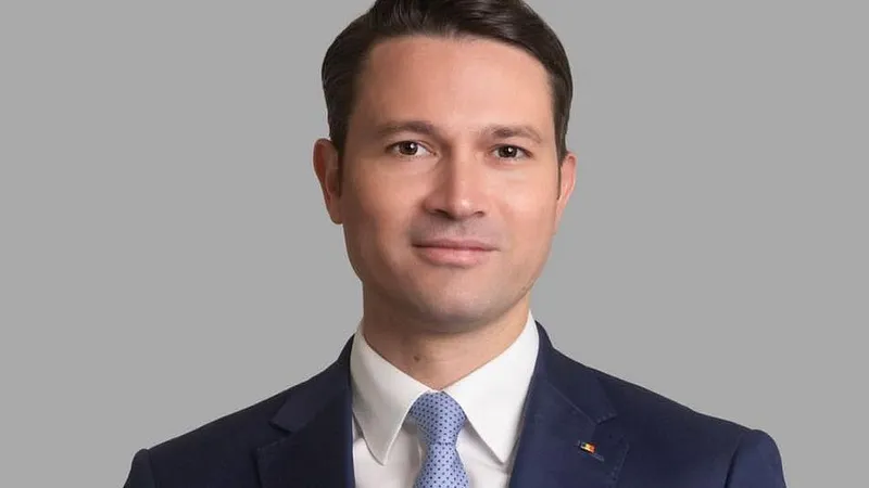 Robert Sighiartău: 1,4 miliarde de euro a pierdut Guvernul Ciolacu - Foto: Facebook/Robert Sighiartău