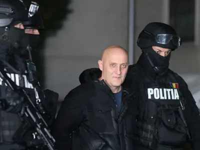 Mercenarul Horaţiu Potra, gardat de forţe SIAS - Foto: INQUAM PHOTOS/George Călin