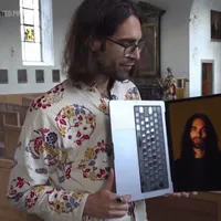 Enoriașii pot „sta de vorbă” cu un Iisus creat de inteligența artificială. Experiment în Eleveția Foto: captură video Youtube/AP