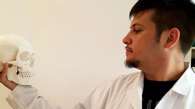 Medicul rezident Horațiu Potîrniche a fost arestat pentru că a agresat sexual un băiețel de 12 ani Foto: Facebook