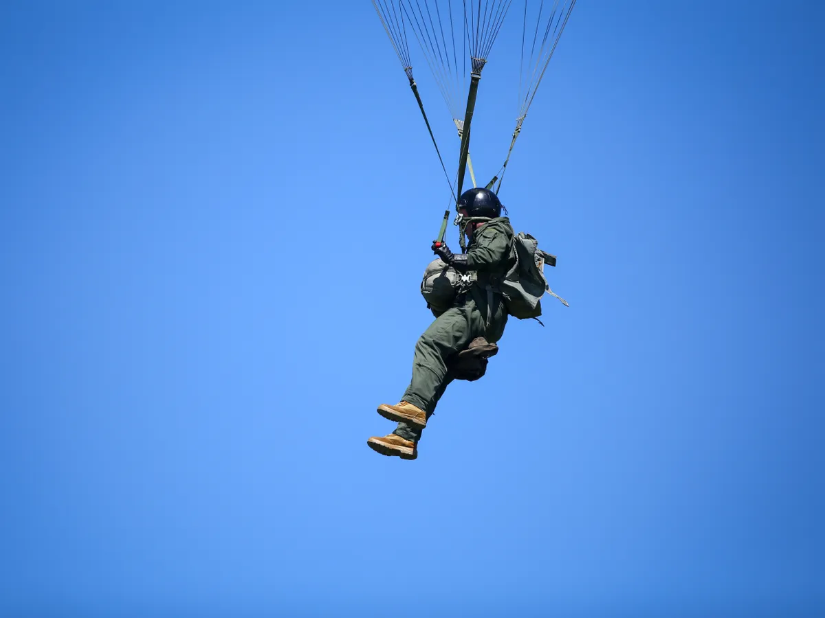 Parașutistul militar trece prin selecții dure Foto: INQUAM Photos
