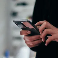 AMENDA primită de un bărbat în gară pentru că vorbea la telefon prea tare. A primit-o majorată - Foto: Profimedia Images (imagine cu rol ilustrativ)