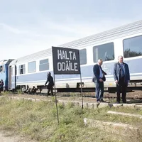 Guvernul avea ca alternativă prelungirea unei linii de tren până la Otopeni. A ratat și acest obiectiv