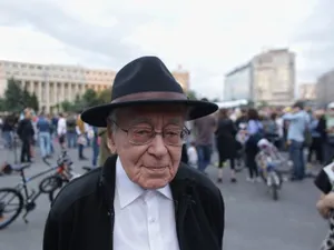 Mihai Șora, la protestele pro-Justiție. Sursa: Inquam Photos