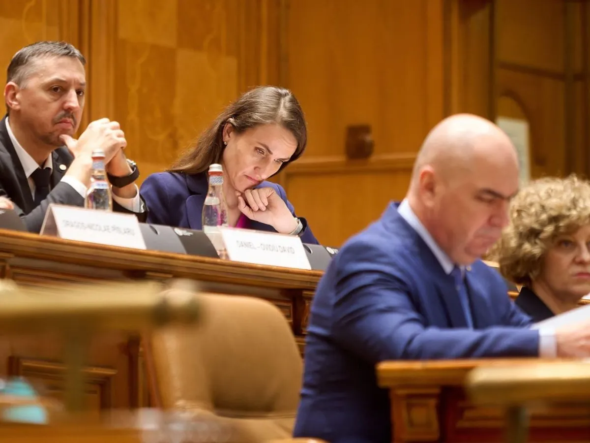 Daniel David, ministrul Educaţiei, la şedinţa solemnă a Parlamentului, de Ziua Naţională, alături de ceilalţi membri ai Guvernului Bolojan - Foto: Profimedia Images
