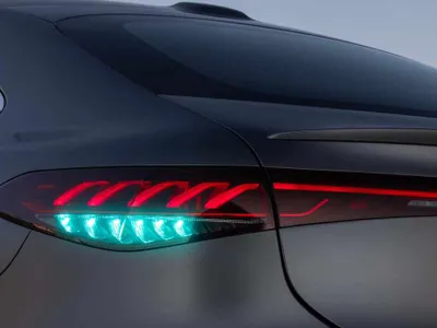 Mașinile care pot merge autonom ar putea fi dotate cu lumini de atenție speciale - Foto: Mercedes (Imagine cu rol ilustrativ)