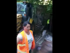 Garaje ilegale de pe Calea Victoriei, la doi pași de Guvern, demolate de Primăria Sector 1. / Foto: captură video