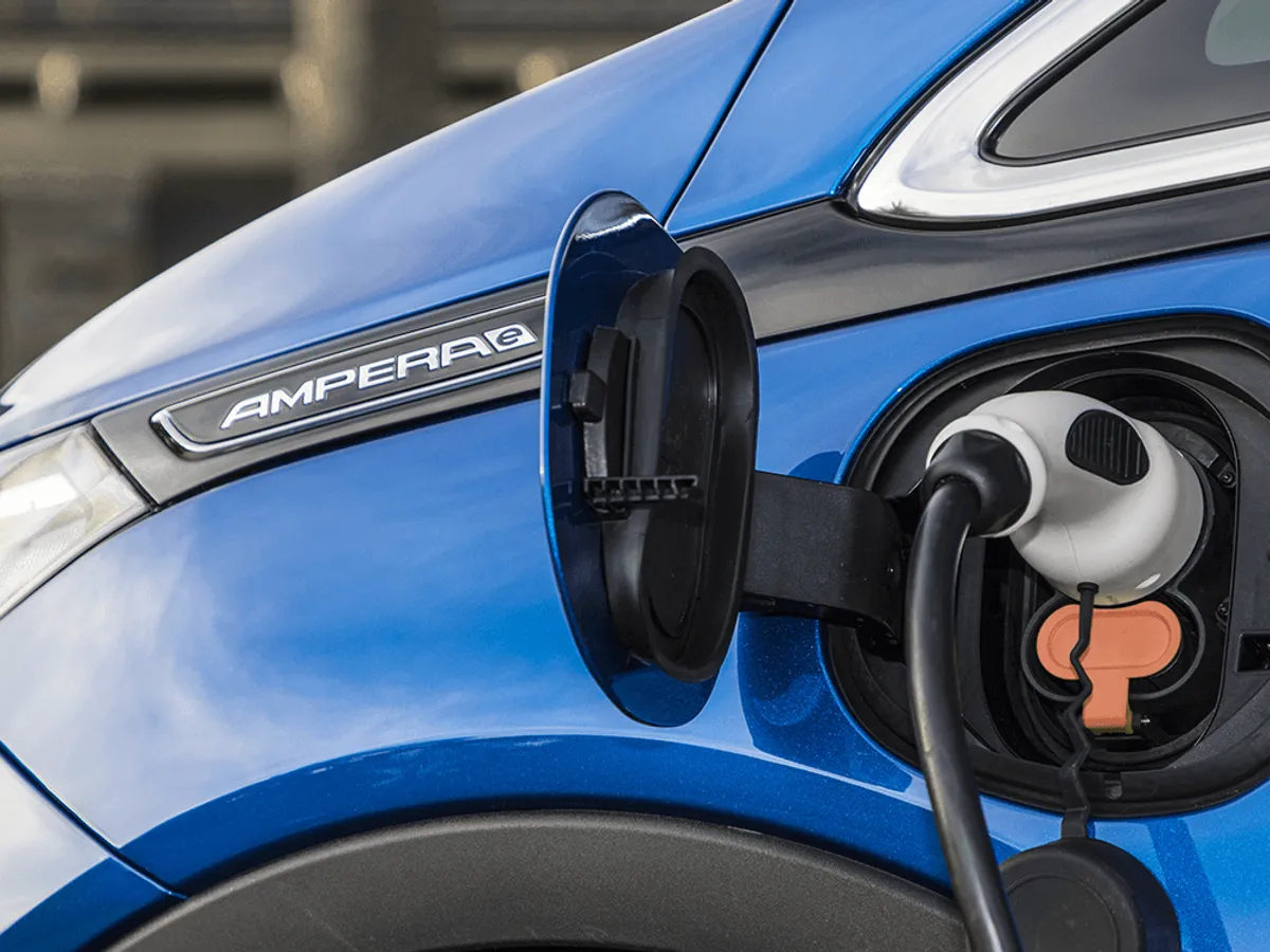 Ampera-e, vărul lui Chevrolet Bolt, a rămas în ograda General Motors, în urma achiziționării Opel de către francezii de la PSA Peugeot-Citroen.