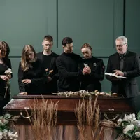 O femeie declarată decedată a „înviat” la propria înmormântare - Foto: Pexels (cu rol ilustrativ)
