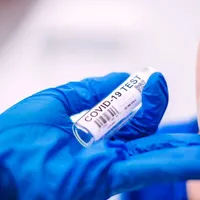 60% dintre profesori, 35% dintre elevii eligibili, vaccinați. 86 copii cu COVID după testele de azi / BBC