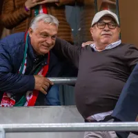 Viktor Orban, în tribună, urmărind un meci al Naţionalei Ungariei, împreună cu bunul său prieten, afaceristul Sándor Csányi - Foto: Profimedia Images