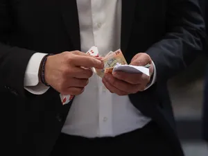 Ce se întâmplă cu indicele ROBOR care ne afectează ratele și creditele - imagine cu rol ilustrativ Foto: INQUAM Photos/Sorin Cirstoveanu