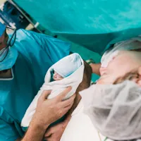 O femeie a fost la un pas de moarte după ce a ajuns la a șasea cezariană. Medicii au rămas șocați - Foto: Regina Maria / imagine cu caracter ilustrativ