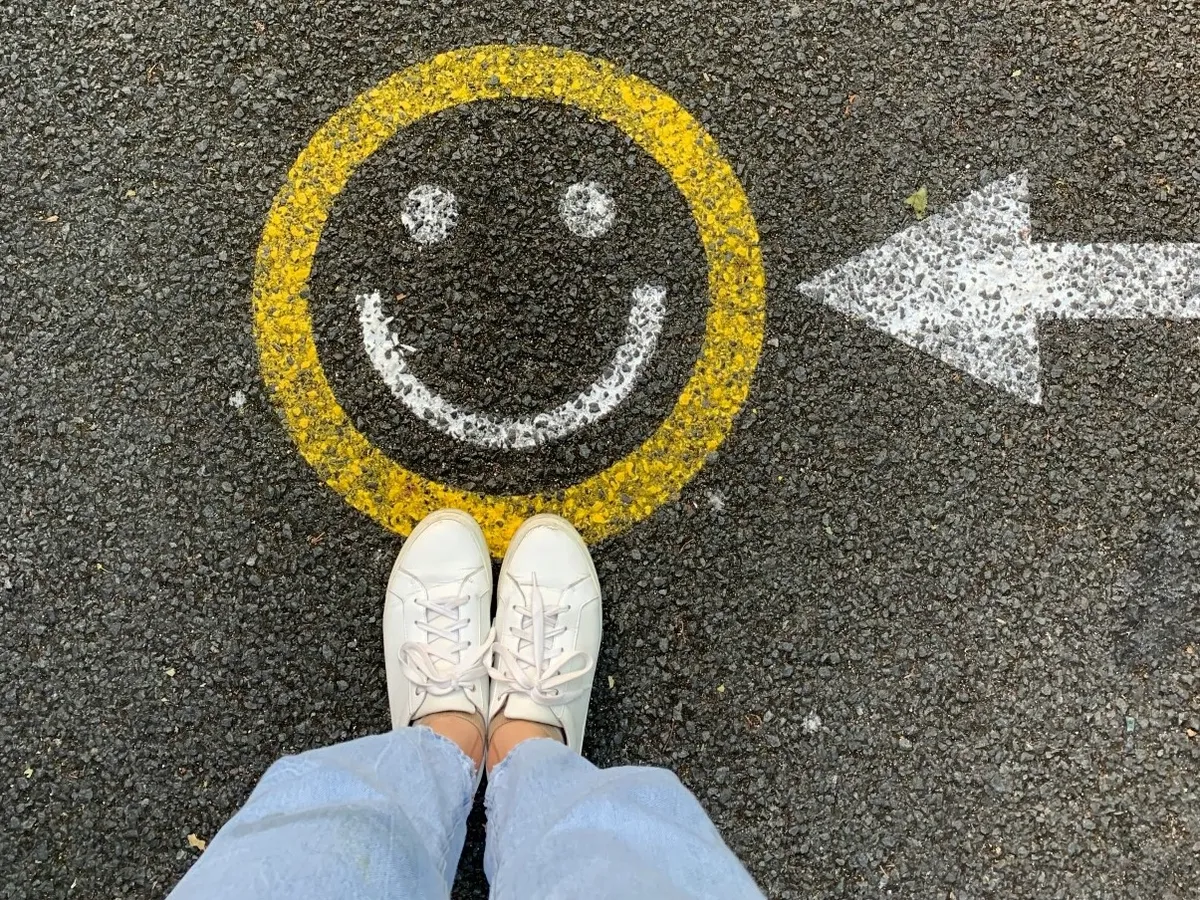 În ședințele de terapie, specialiștii întâlnesc adesea oameni care par de succes din exterior, dar trăiesc cu un sentiment invizibil de „nu sunt suficient"