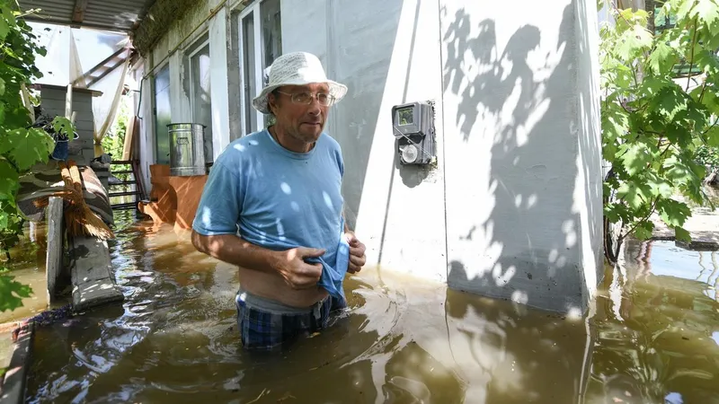 Inundaţie generală în aval de Barajul Nova Kahovka, distrus de explozie - Foto: Profimedia Images