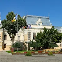 Primăria Iaşi riscă amenzi pentru că își desfășoară activitatea în propriul sediu. Care e problema? - Foto: Ziarul de Iași