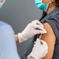 România și Bulgaria, singure în UE cu sub 10% vaccinați cu „booster”. Dublu decese față de Ungaria / https://www.pharmaceutical-technology.com/