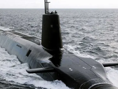 Româncă spion pusă sub acuzare în Marea Britanie: a pătruns într-o bază de submarine
