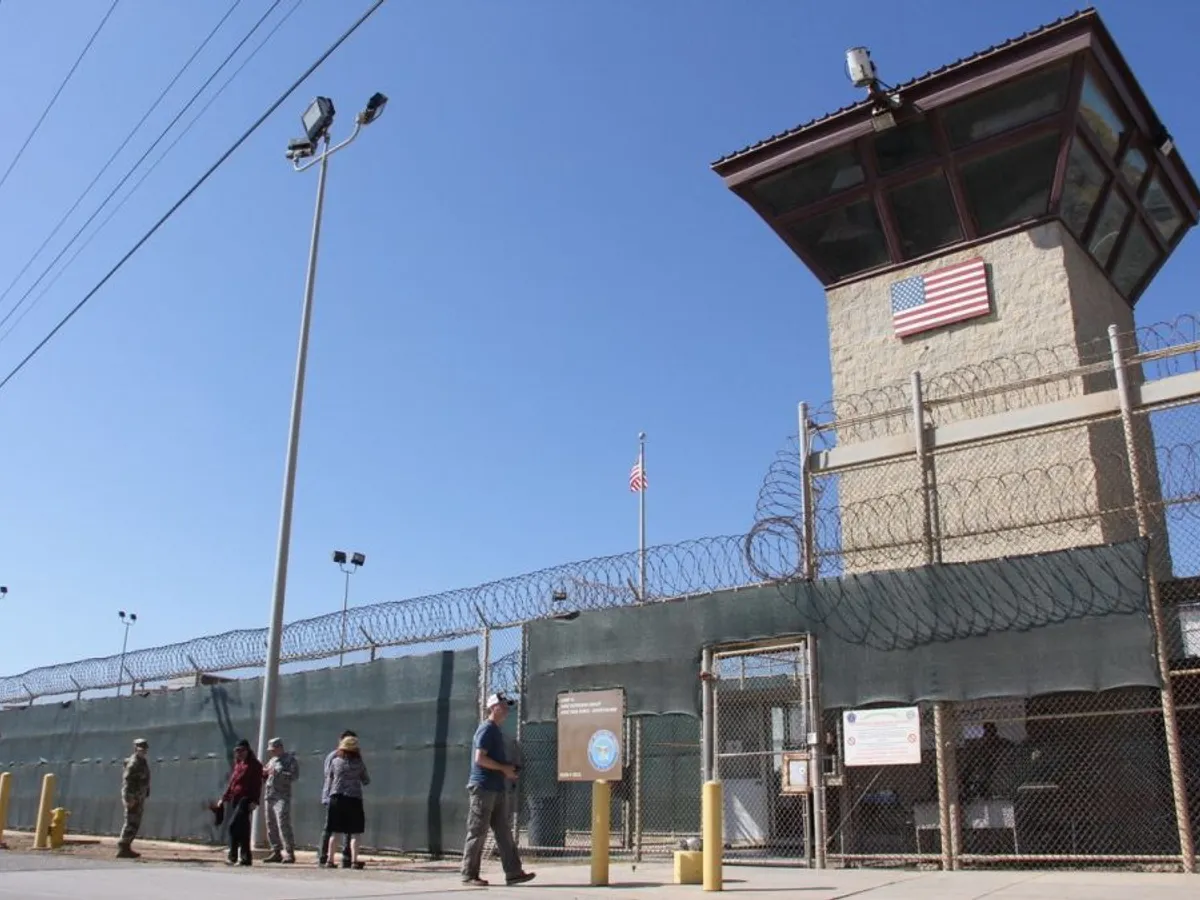 Turn de pază, dincolo de zidul Închisorii militare Guantanamo - Foto: Profimedia Images