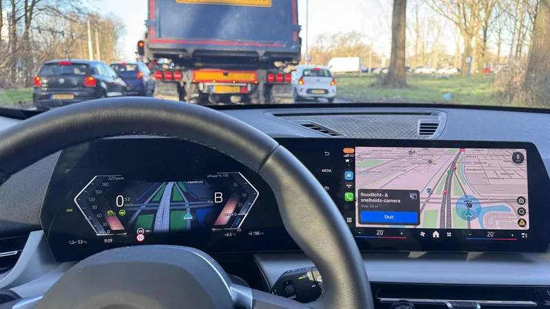 Nou funcție utilă, pentru șoferii care folosesc Waze. Doar posesorii de 4 mărci de mașini au acces - Foto: reddit.com