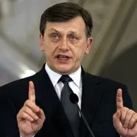 Crin Antonescu va fi singurul candidat care va fi testat în sondaje din partea coaliției - Foto: Profimedia Images