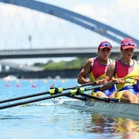 România, cu o medalie de aur, la dublu vâsle feminin (Ancuţa Bodnar şi Simona Radiş). /  Foto: gds.ro